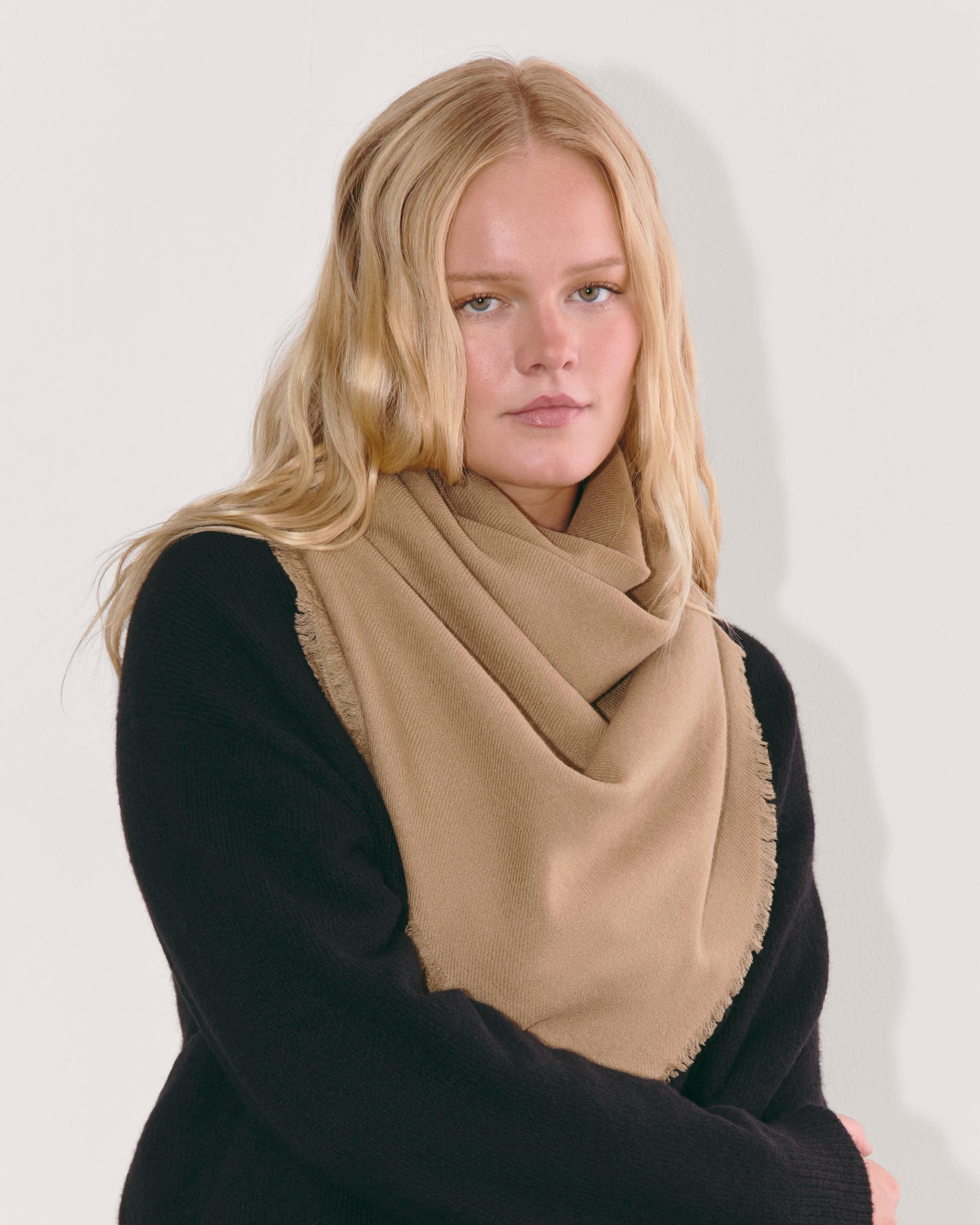 The Cashmere Feather Scarf Product Image