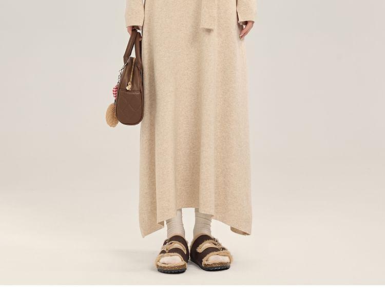 Long-Sleeve V-Neck Plain Knit Maxi A-Line Dress Product Image