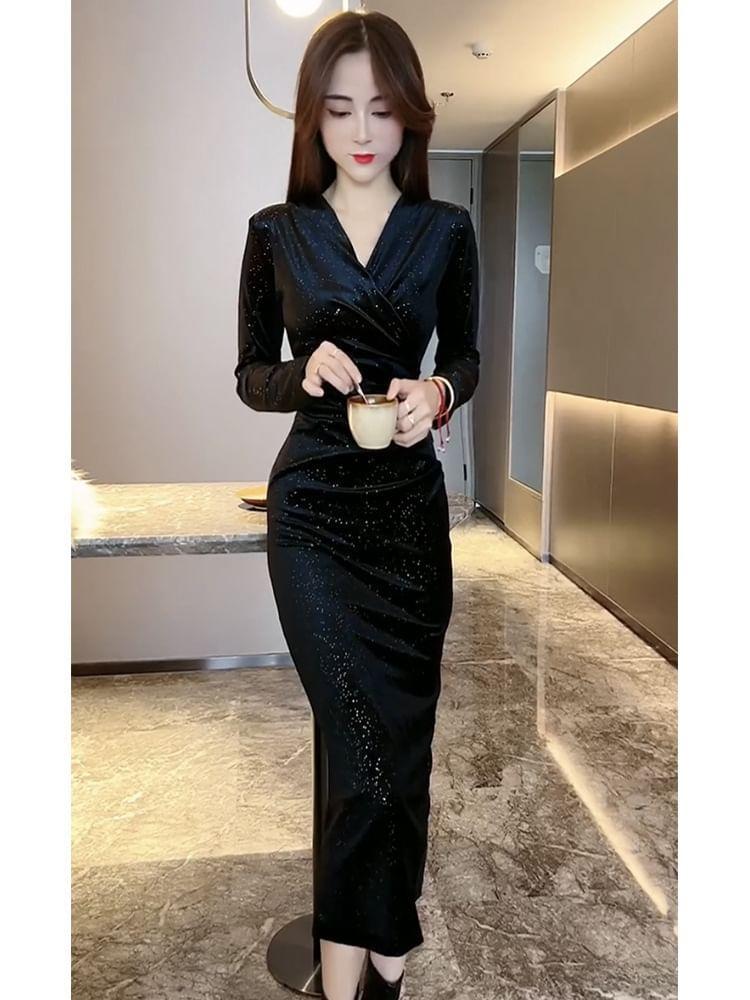 Long-Sleeve V-Neck Glitter Ruched Velvet Midi Sheath Dress Product Image