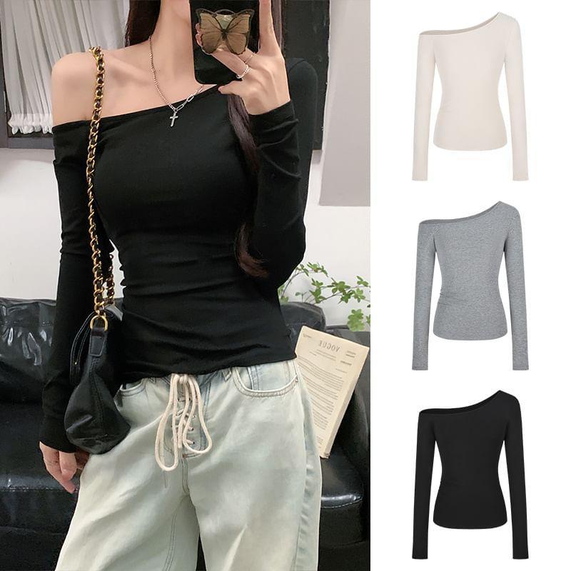 Long-Sleeve Off-Shoulder Plain Ruched Slim Fit Tee Product Image