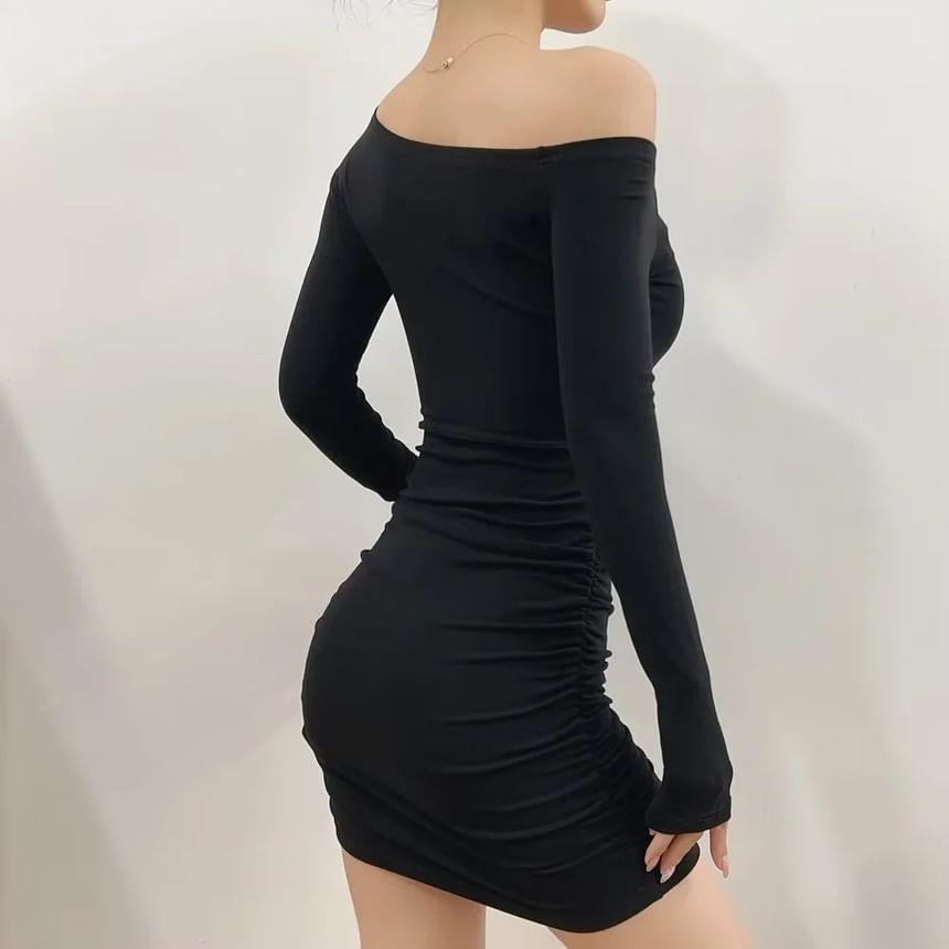 Long-Sleeve Asymmetrical Neck Off-Shoulder Plain Ruched Mini Sheath Dress Product Image