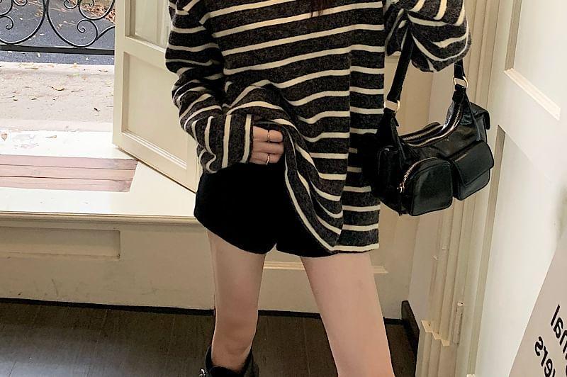 Long-Sleeve Crew Neck Striped Tee Product Image