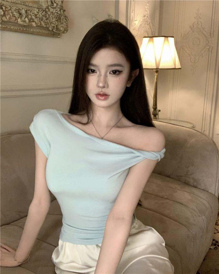 Cap-Sleeve Cold Shoulder Plain T-Shirt Product Image