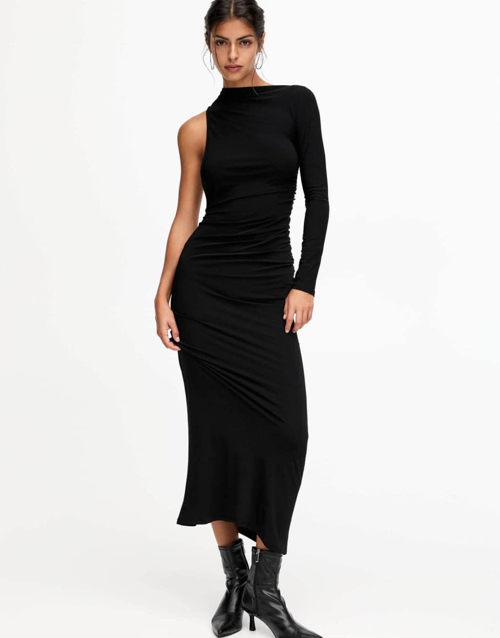 Pull&Bear x Dixie D'Amelio one shoulder maxi polyamide dress in black Product Image