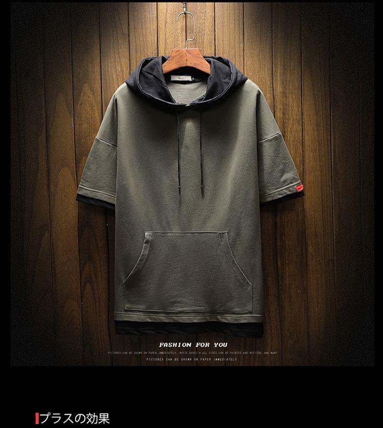 Short-Sleeve Two-Tone Hooded T-Shirt Product Image