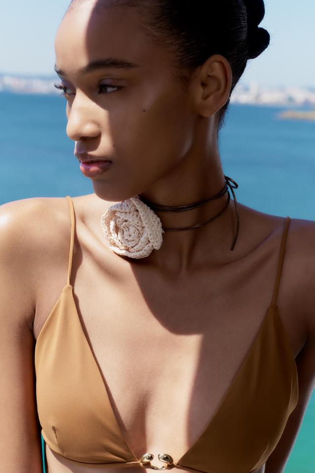 RAFFIA FLOWER NECKLACE Product Image