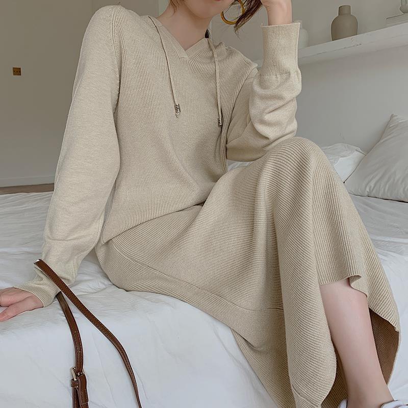 Long-Sleeve V-Neck Drawstring Ribbed Midi Sheath Knit Dress Product Image