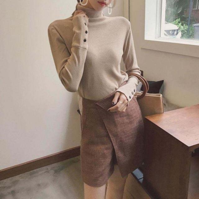 Long-Sleeve Mock Neck Plain Knit Top Product Image