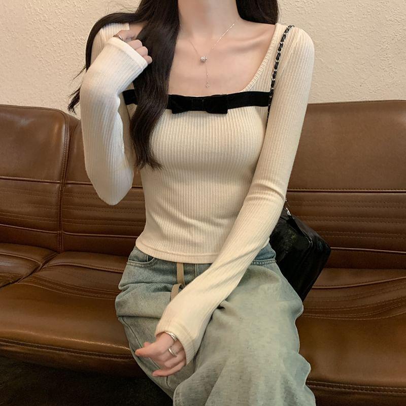 Long-Sleeve Scoop Neck Two Tone Bow Ribbed Slim Fit Tee Product Image