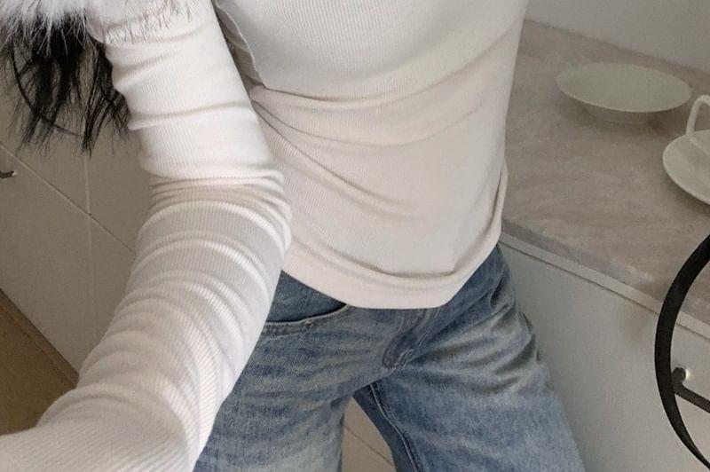 Off-Shoulder Long-Sleeve Plain Fluffy Trim T-Shirt Product Image