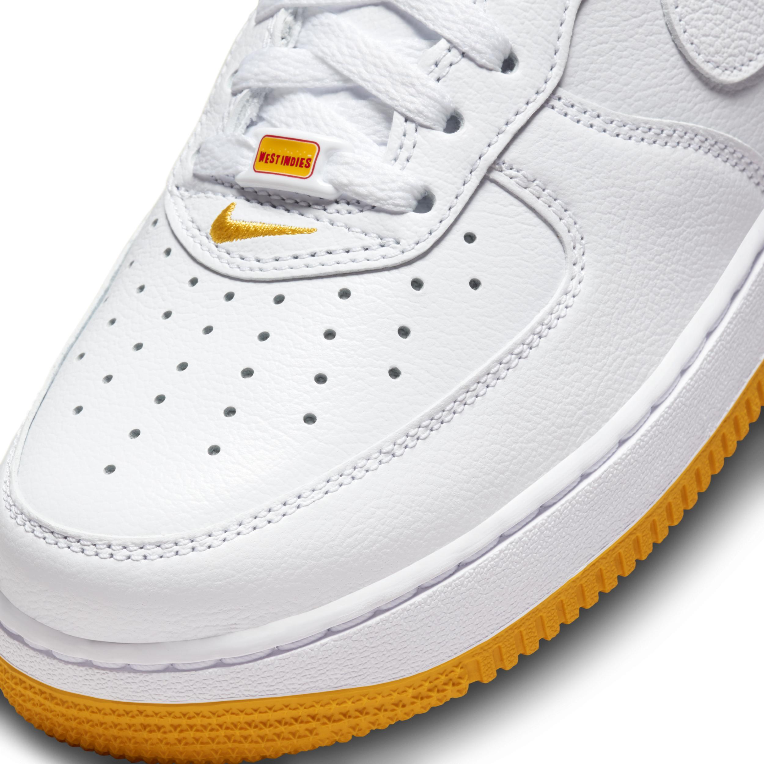 Nike Men's Air Force 1 Low Retro QS Shoes Product Image