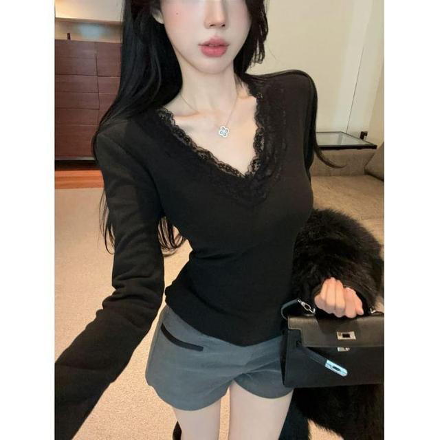 Long-Sleeve V-Neck Plain Lace Trim Tee Product Image