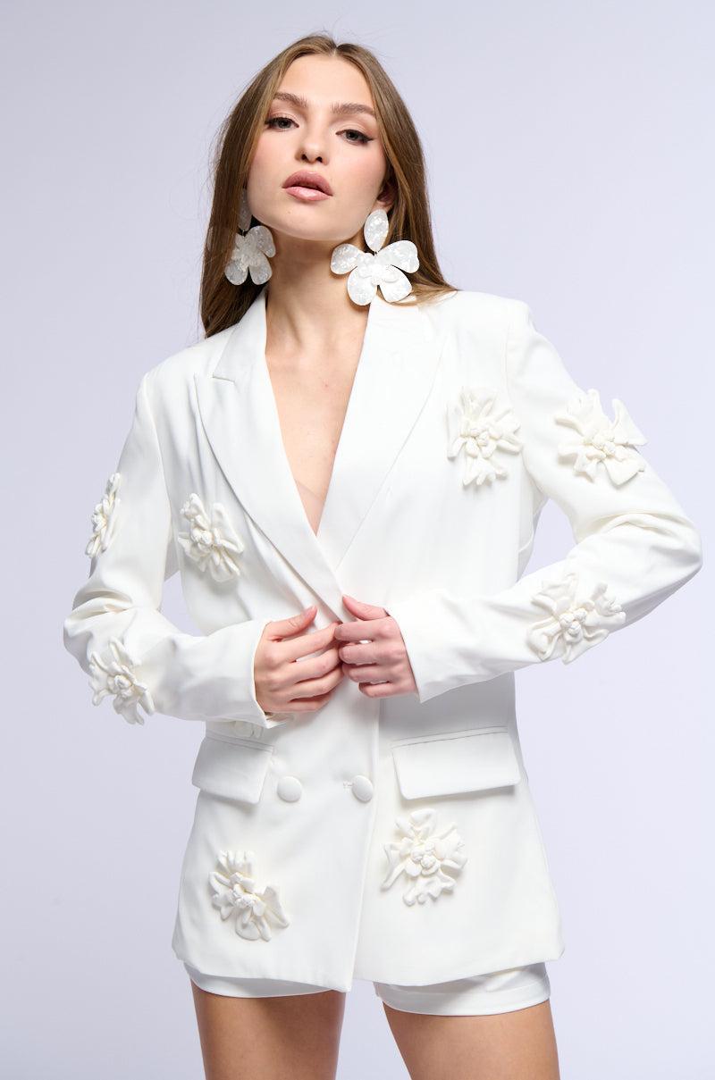 RUMI MONOCHROME FLORAL BLAZER IN WHITE Product Image