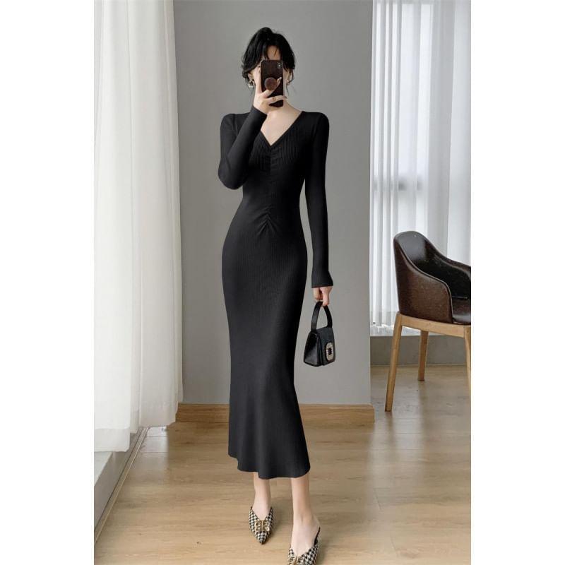 Long-Sleeve V-Neck Plain Ruched Ribbed Midi Sheath Knit Dress Product Image