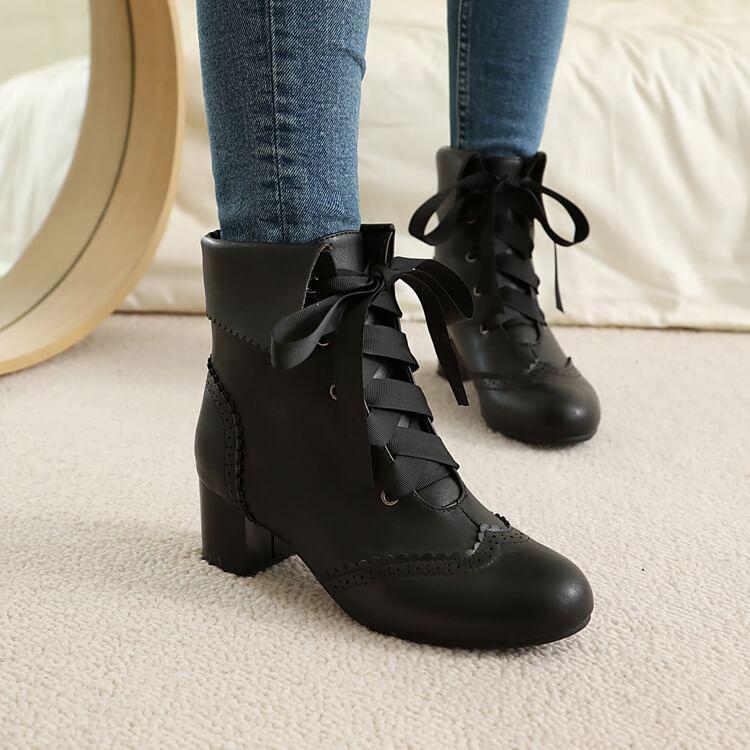 Chunky Heel Lace-Up Wingtip Brogue Short Boots Product Image