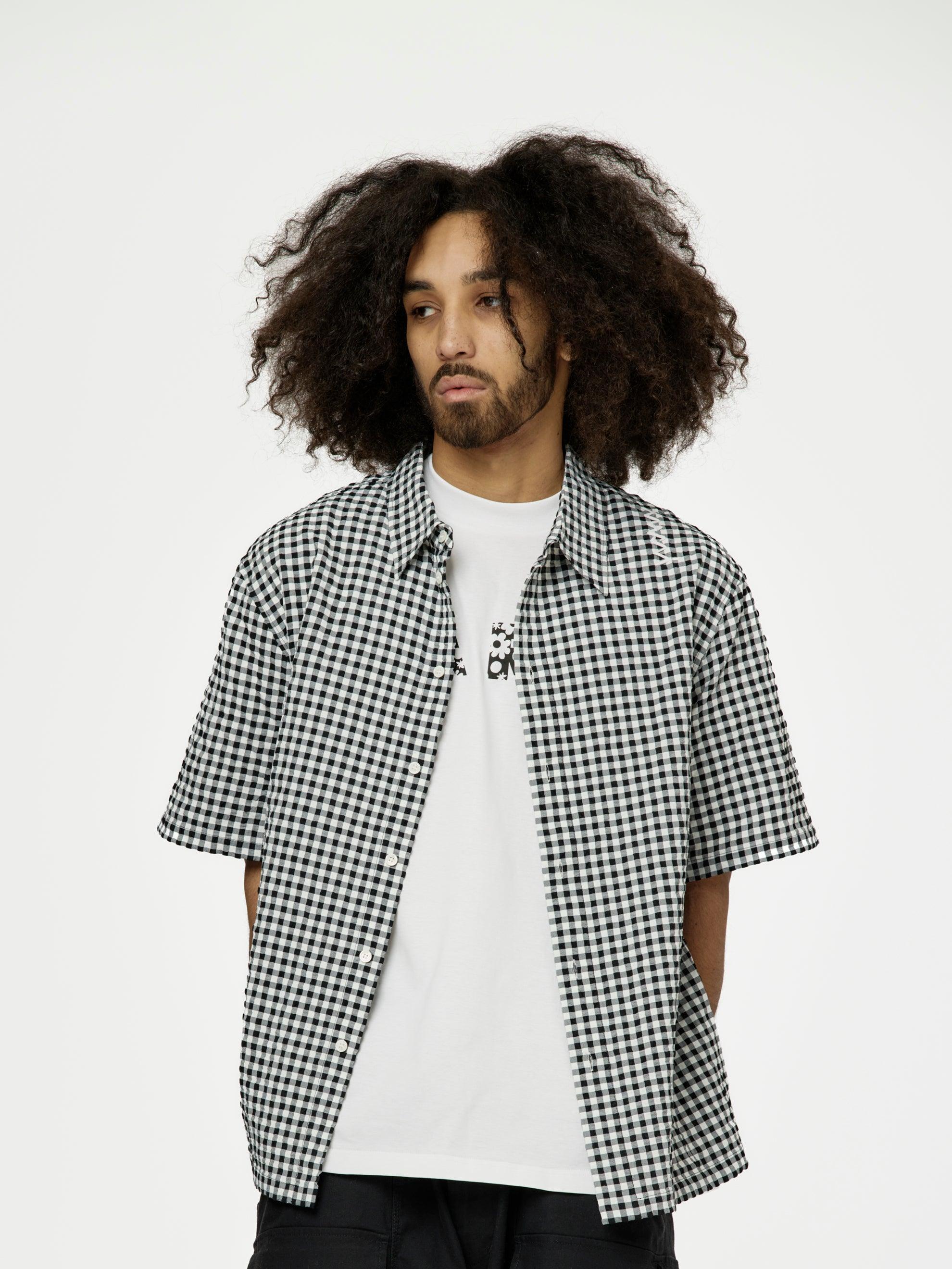 Gingham Seersucker Short-Sleeved Shirt (Black) Product Image