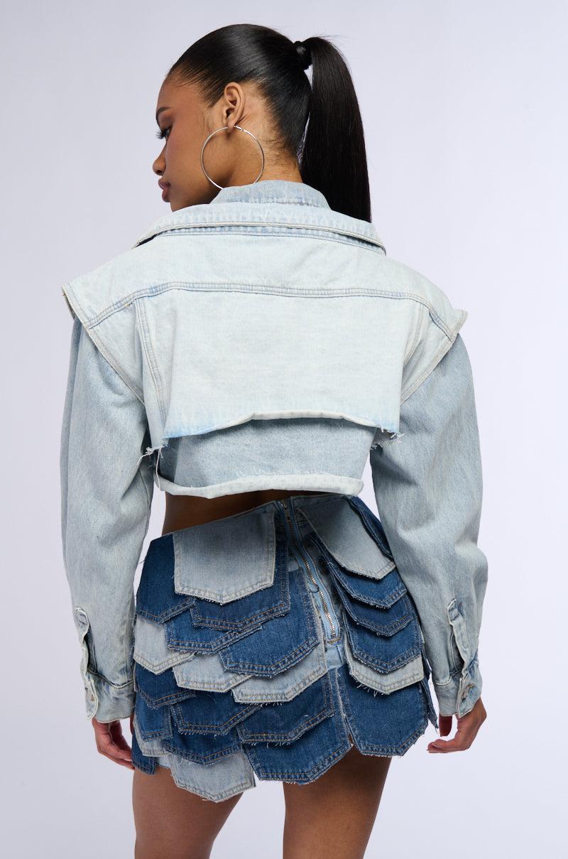 EVERYONE LOVES POCKETS DENIM CROP JACKET Product Image