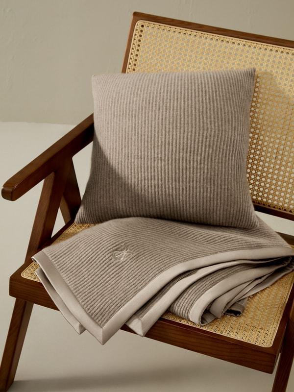 Cashmere Throw With Silk Edging Product Image