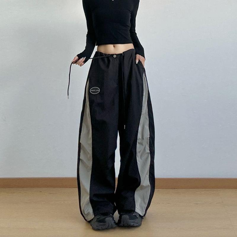 Low Waist Color-Block Loose-Fit Wide-Leg Sweatpants Product Image