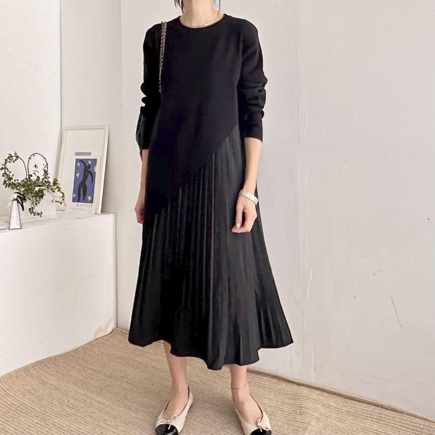 Set: Long-Sleeve Asymmetrical Plain Knit Top + Sleeveless Pleated Midi A-Line Dress Product Image