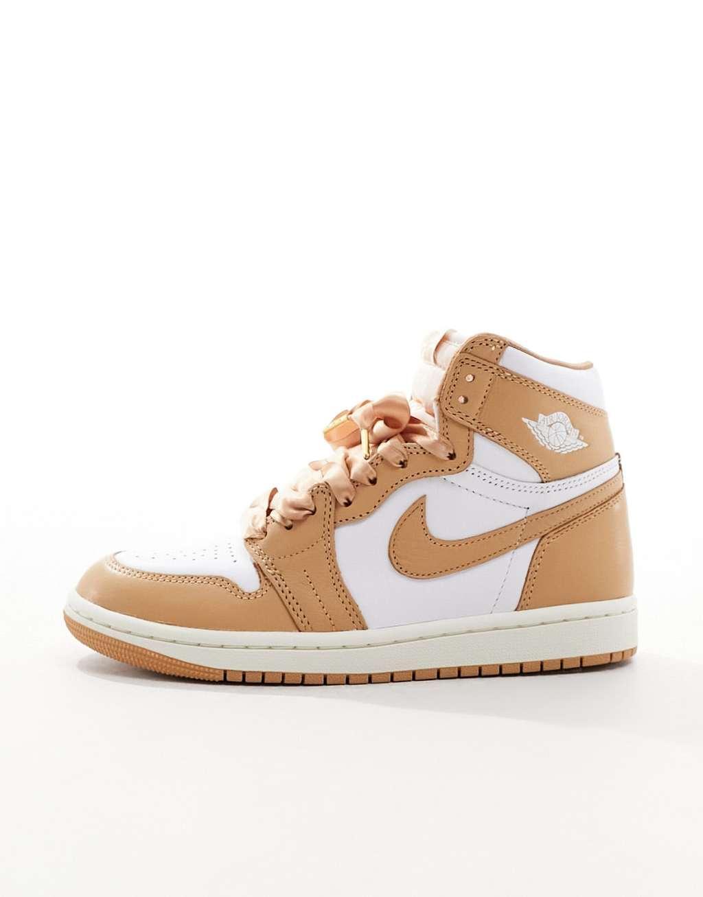 Nike Air Jordan 1 Retro Hi OG sneakers in white Product Image