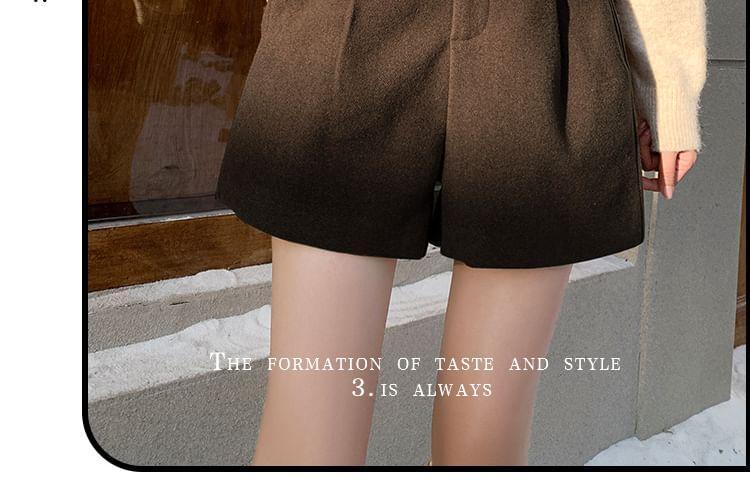 High Waist Plain Pleated Shorts Product Image