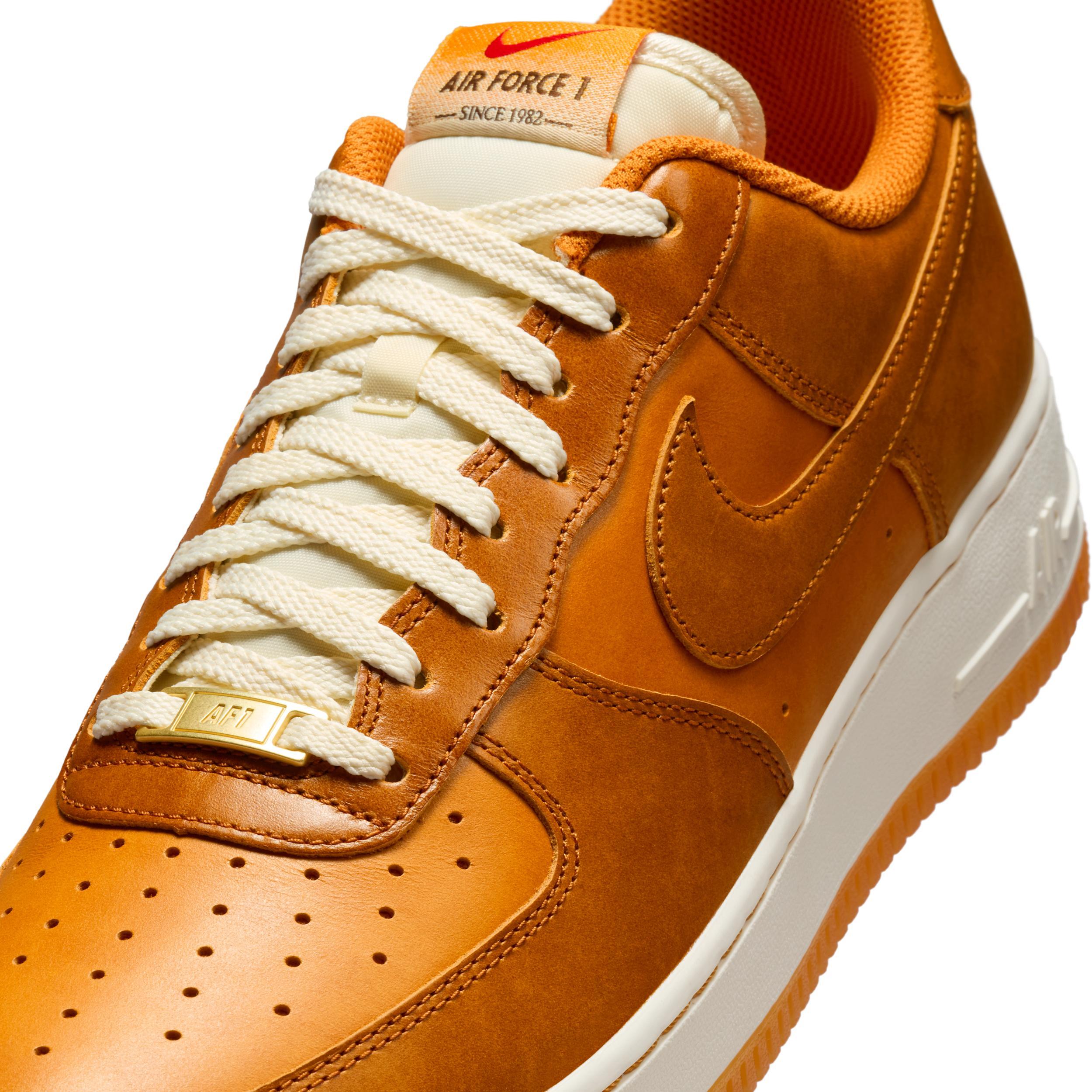 Nike Men's Air Force 1 '07 LV8 Shoes Product Image