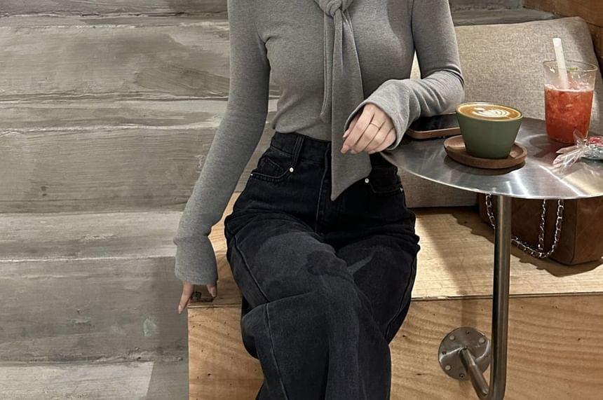 Long-Sleeve Tie-Neck Plain Slim Fit Crop T-Shirt Product Image