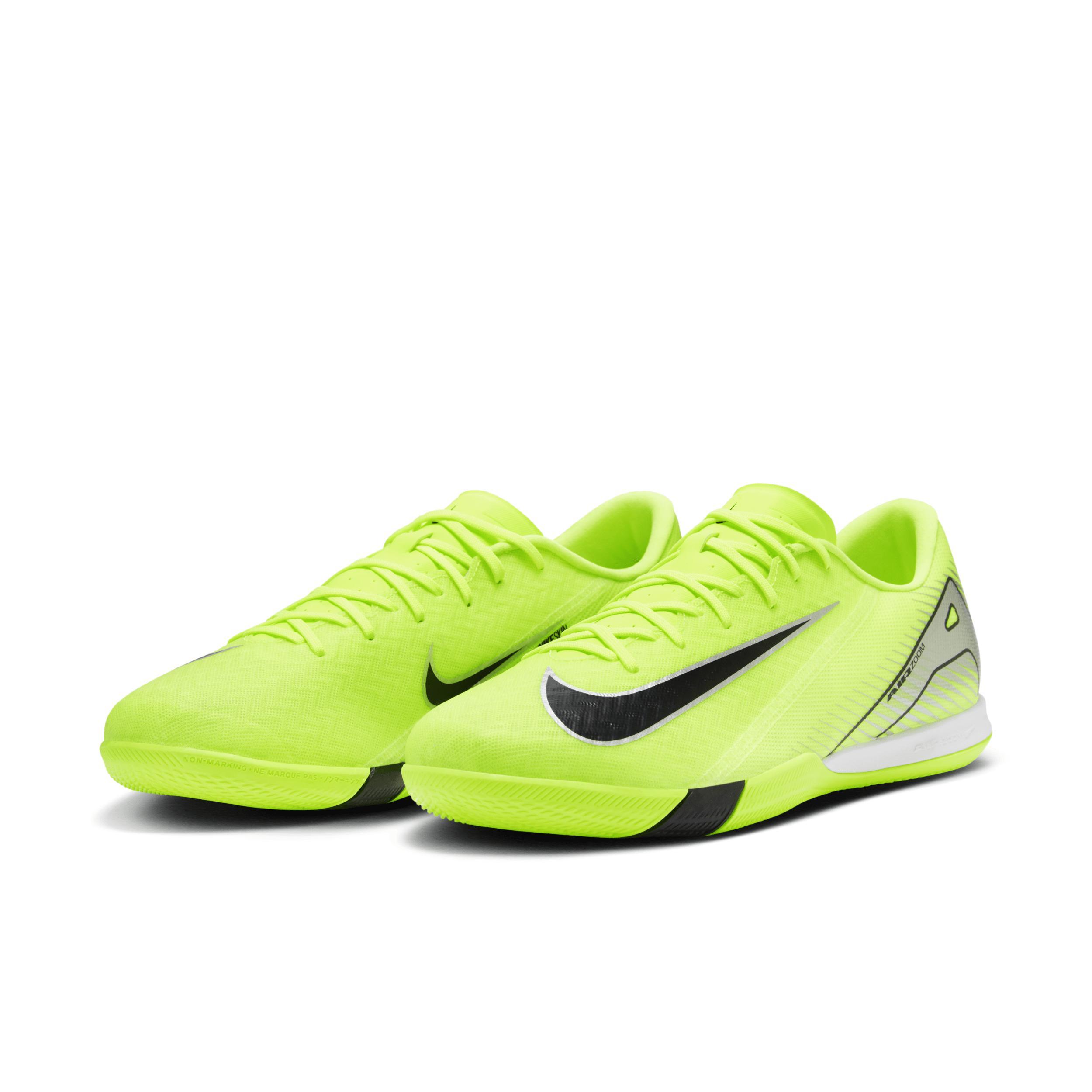 Nike Men's Mercurial Vapor 16 Academy IC Low-Top Soccer Shoes Product Image