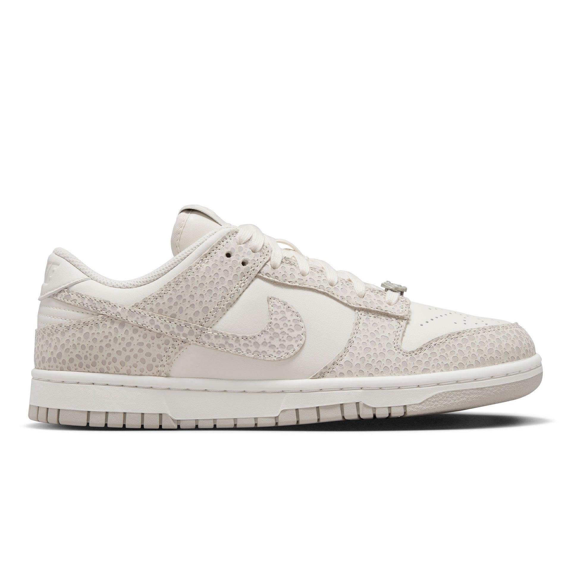 WOMEN'S DUNK LOW PRM Product Image