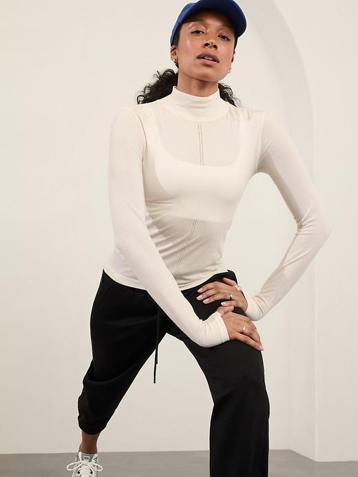 Ascent Seamless Turtleneck Product Image