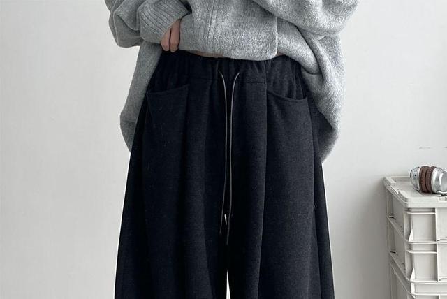 Elastic Waist Plain Wide Leg Sweatpants Product Image