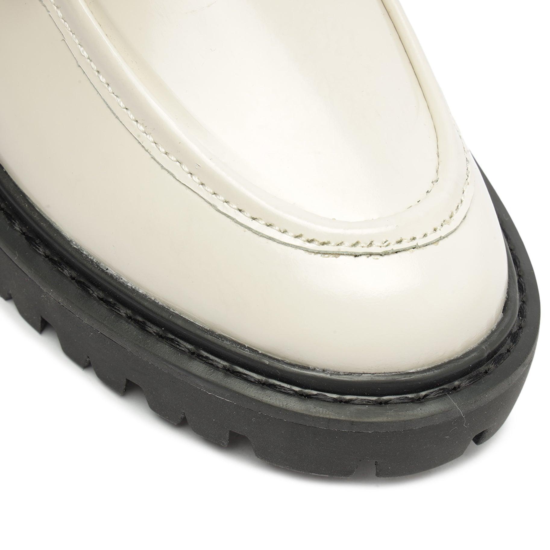 Christie Casual Leather Flat Female Product Image