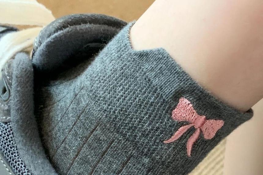 Embroidered Bow Socks Product Image