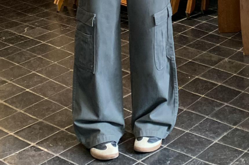 Mid Rise Plain Wide Leg Cargo Pants Product Image