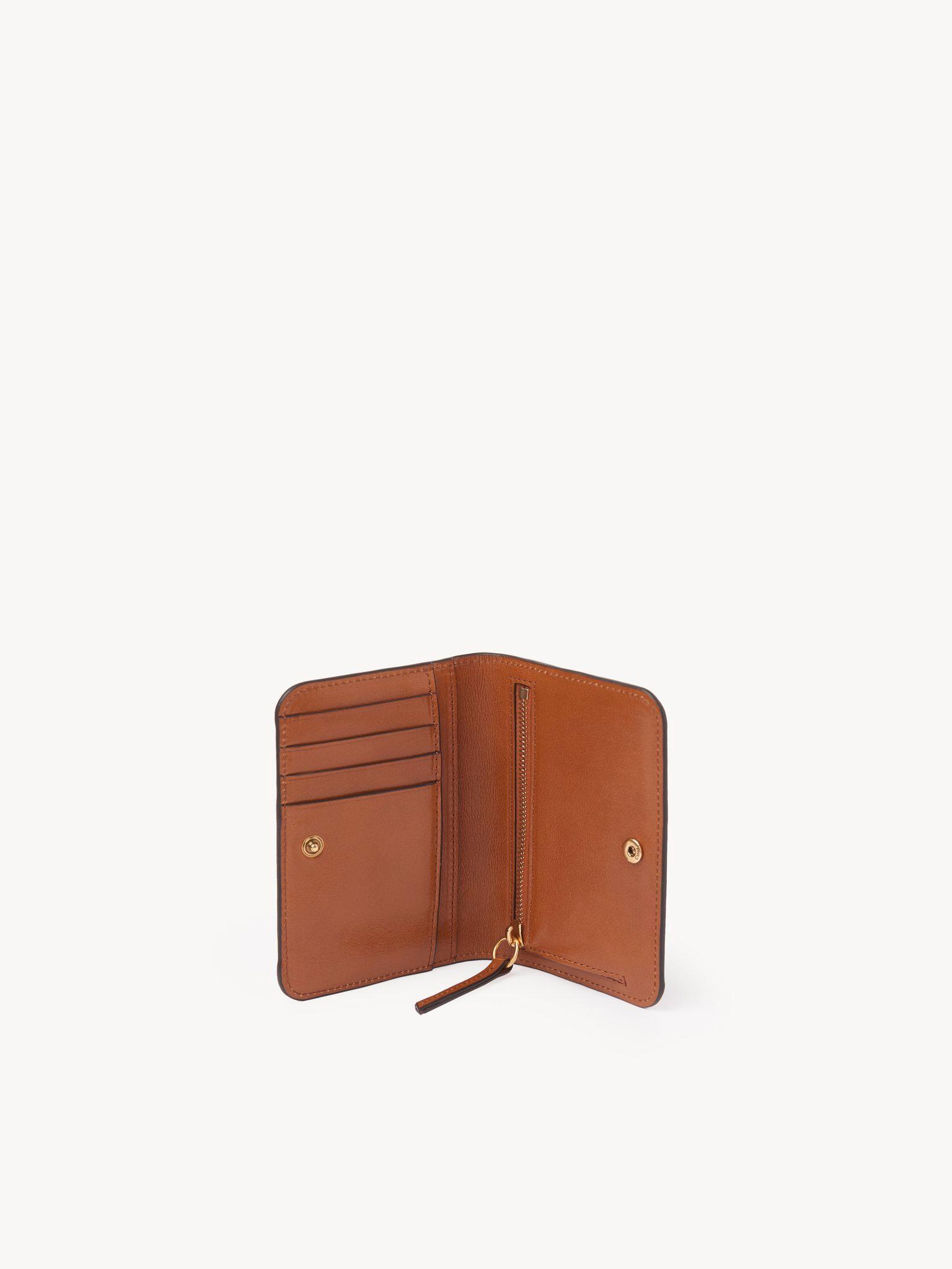 C Chloé bifold wallet in shiny leather  Product Image