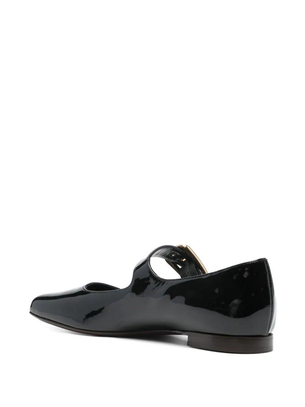 Buckled Ballet Flats In Schwarz Product Image