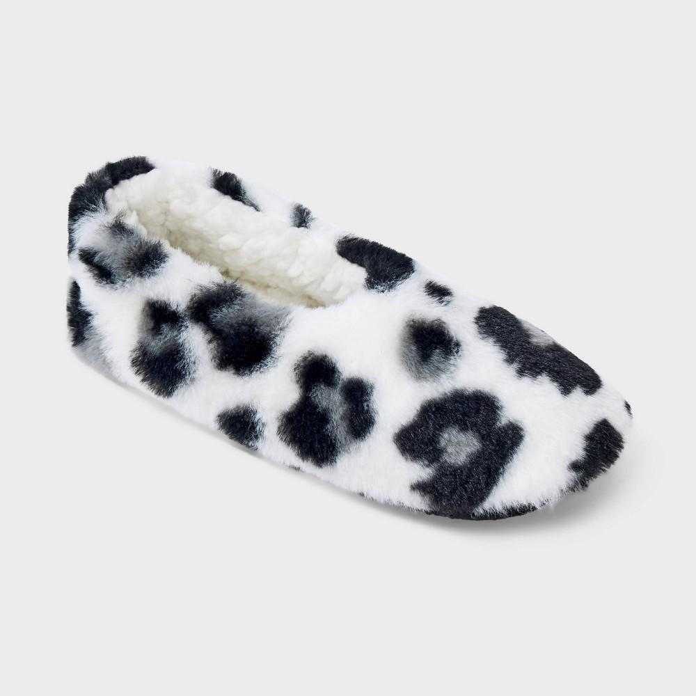 Womens Leopard Faux Fur Cozy Pull-On Slipper Socks with Grippers - Auden White/Black S/M Product Image