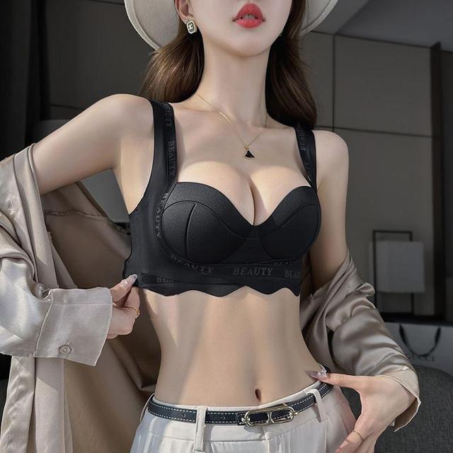 Plain Wireless Push Up Bra Product Image