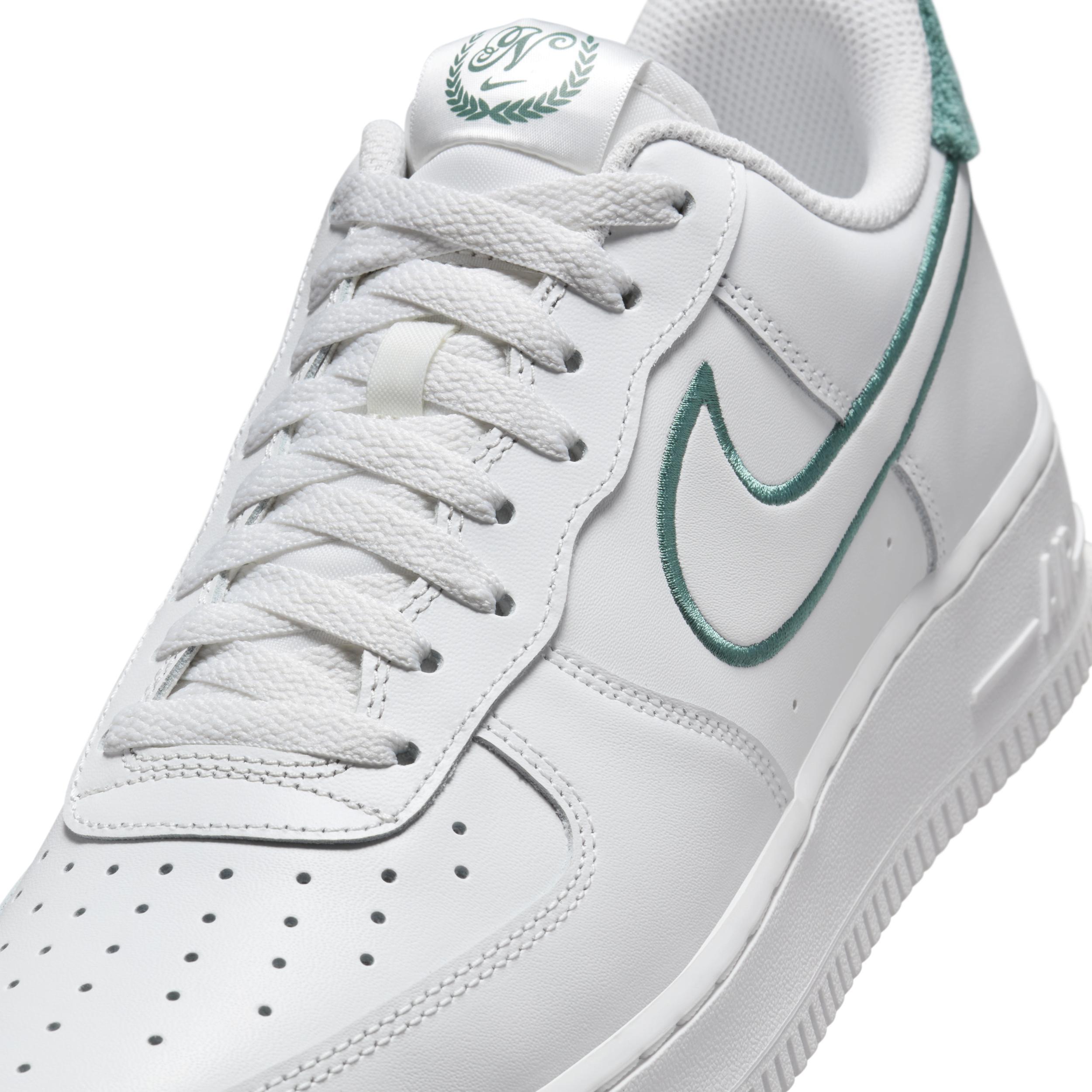 Nike Men's Air Force 1 '07 LV8 Shoes Product Image