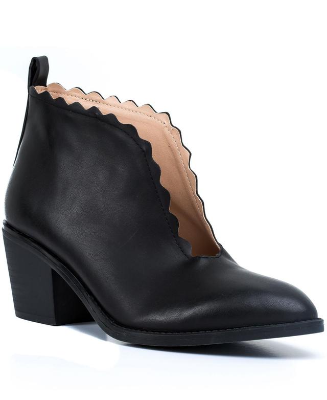 Gc Shoes Womens Maris Scallop Cut Out Ankle Booties Product Image