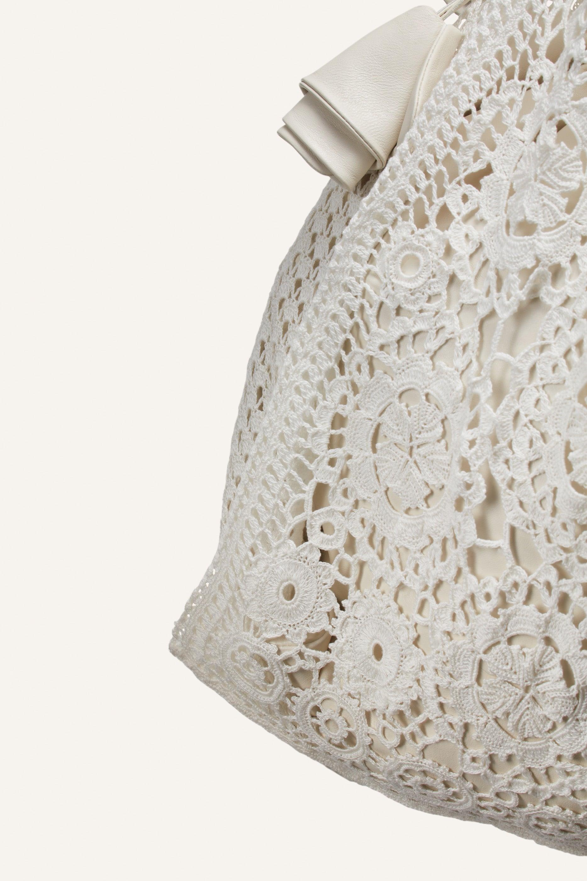 Crochet tote bag in white Product Image