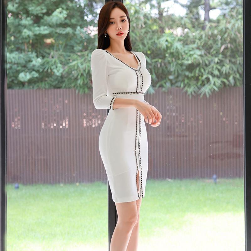 3/4-Sleeve V-Neck Contrast Trim Slit Bodycon Dress Product Image