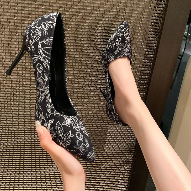 Stiletto Pointed Toe Floral Print Pumps Product Image