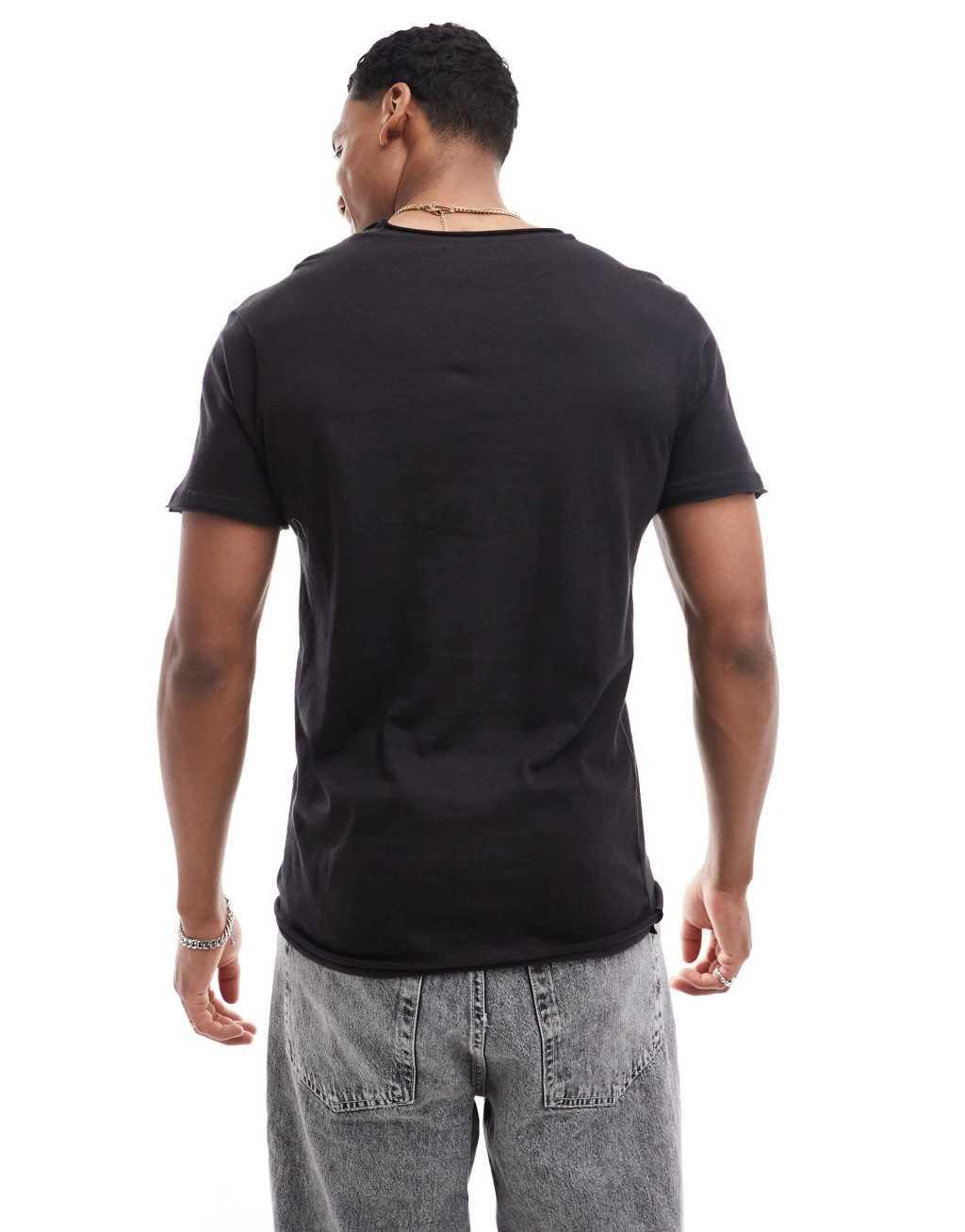 DTT raw edge t-shirt in black Product Image