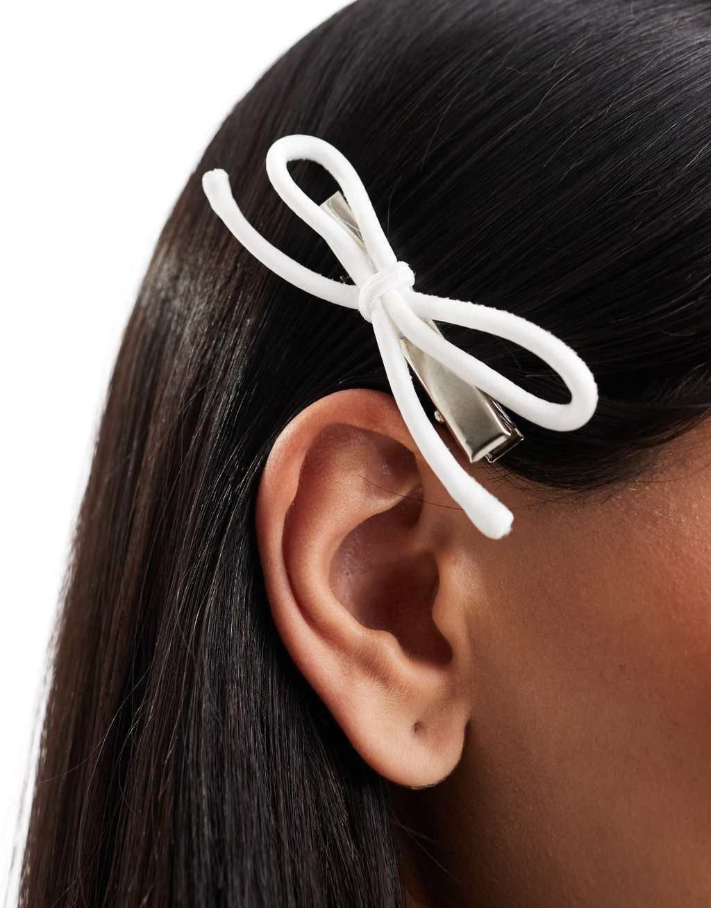 Kaiia bow hairclips in white Product Image