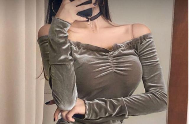 Long-Sleeve Off-Shoulder Velvet Slim-Fit Mini Dress Product Image