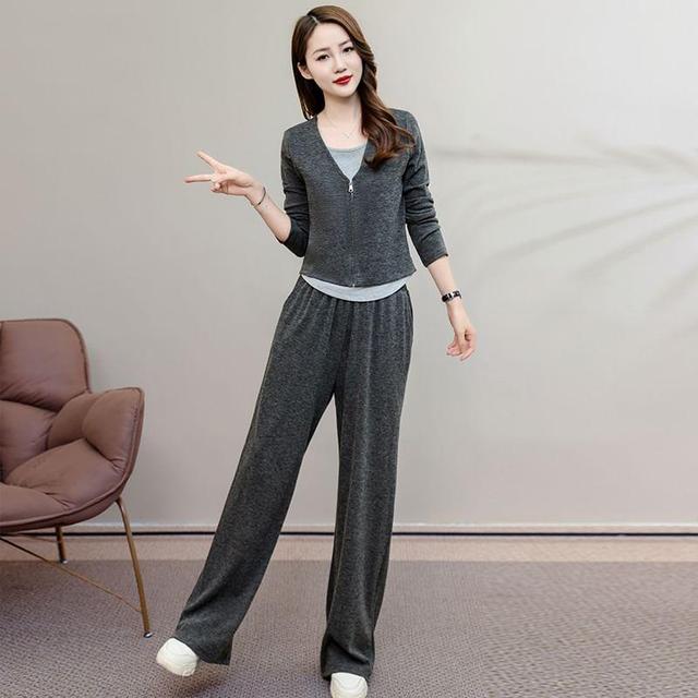 Set: Long-Sleeve Scoop Neck Mock Two-Piece Two Tone Zip-Up Top + High Waist Plain Wide Leg Pants Product Image