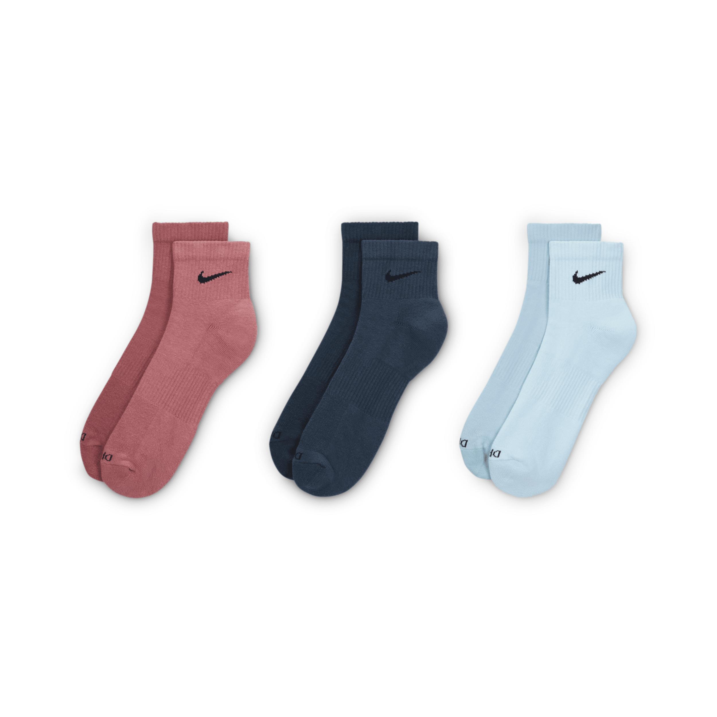 Nike Mens Everyday Plus Cushioned Training Ankle Socks (3 Pairs) Product Image