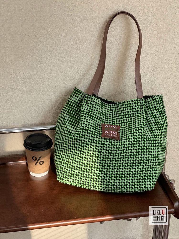 Houndstooth Wool Tote Bag Product Image